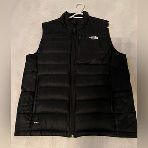 North Face vest. Size: L